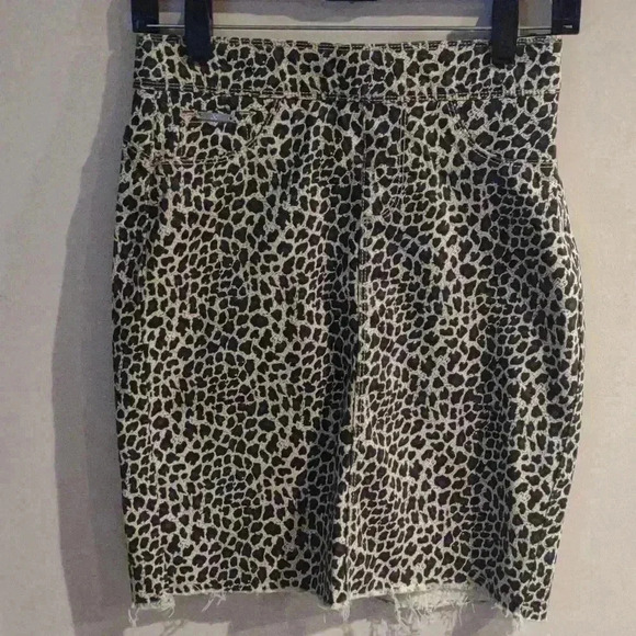 Coco + Carmen Leopard Print Raw Hem Strech Pull On Skirt Size small - Picture 2 of 6